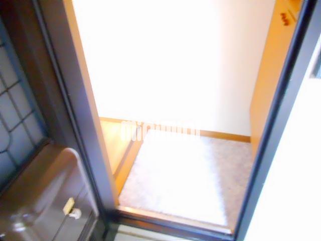 玄関　下駄箱つき玄関