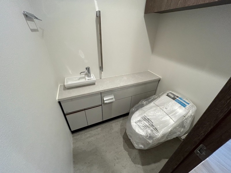 トイレ　シャワートイレになっているので快適です！