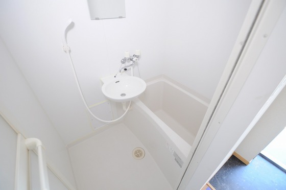 バス・シャワールーム　※別部屋の写真です