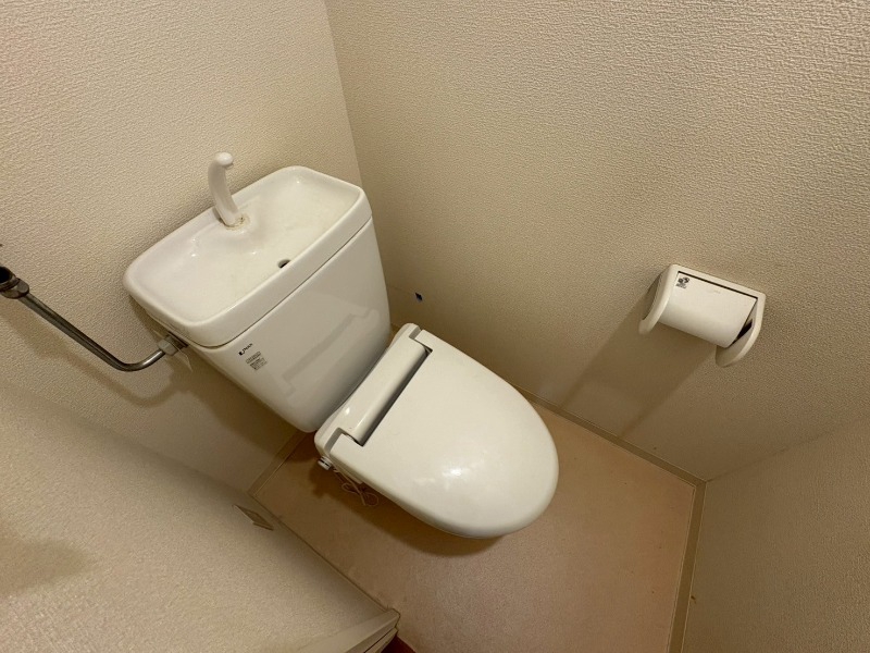トイレ　こちらはトイレです。清潔感があり、安心して使用できます。