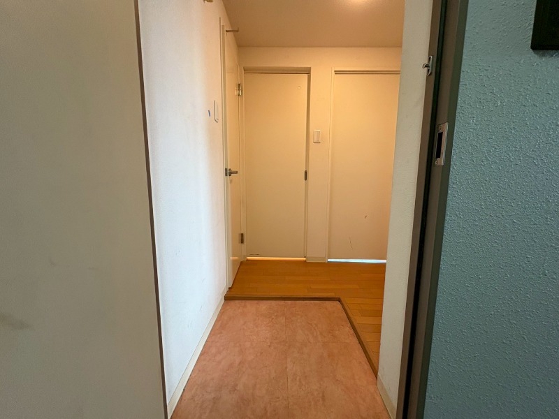 玄関　玄関の様子です。明るい印象ですね。気分もあがりそう。