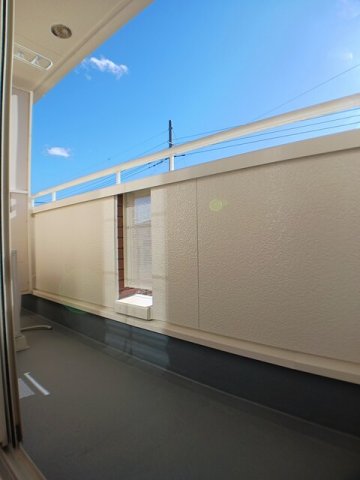 バルコニー　バルコニーからの眺めを楽しみながら食事をしませんか