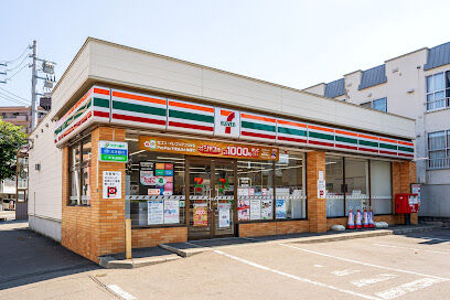 コンビニ　セブンイレブン東札幌5条店（コンビニ）まで111m