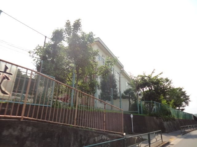小学校　八王子市立川口小学校（小学校）まで708m