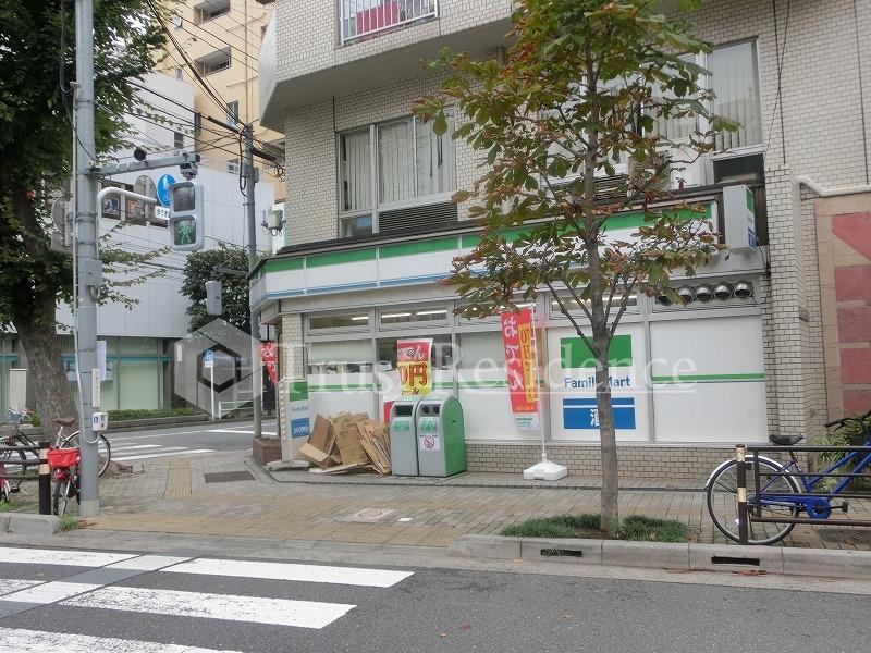 コンビニ　ファミリーマート浅草橋二丁目店（コンビニ）まで735m