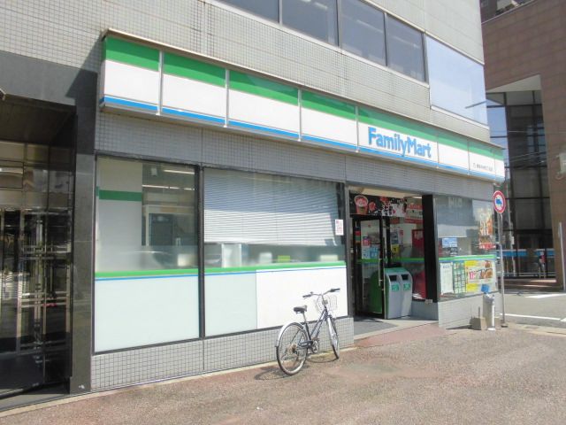 コンビニ　ファミリーマート博多中洲5丁目店（コンビニ）まで122m