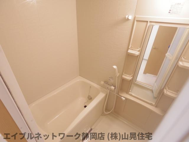 バス・シャワールーム　ゆったり過ごせるお風呂です