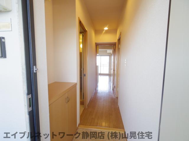 玄関　落ち着いた玄関です
