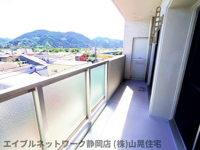バルコニー　お洗濯にも便利なバルコニー付き