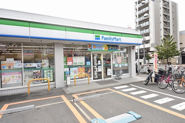 コンビニ　ファミリーマート　城東中央二丁目（コンビニ）まで154m