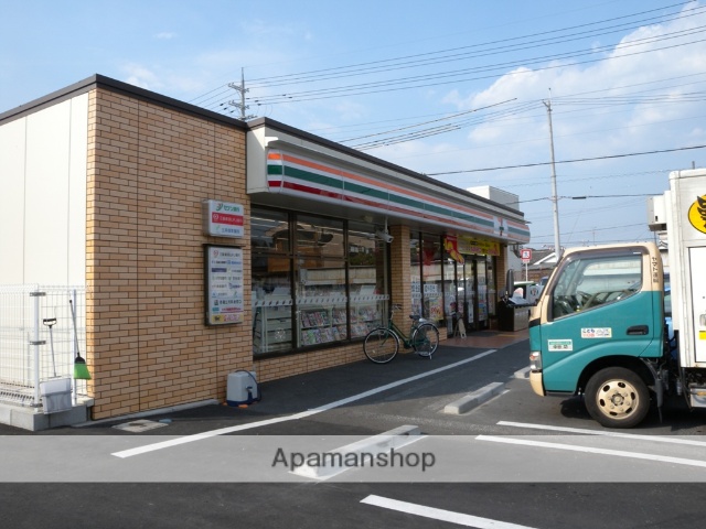 コンビニ　セブンイレブン（コンビニ）まで369m