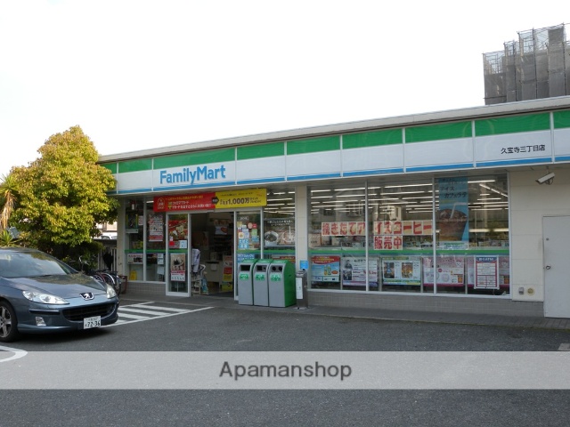 コンビニ　ファミリーマート（コンビニ）まで605m