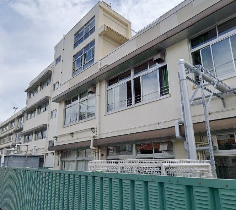 小学校　北区立滝野川第三小学校（小学校）まで300m