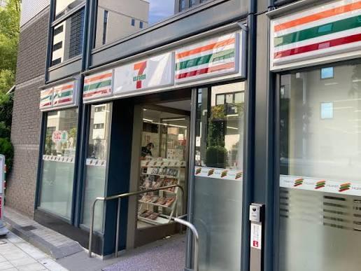 コンビニ　セブンイレブン 大阪靱本町1丁目店（コンビニ）まで230m