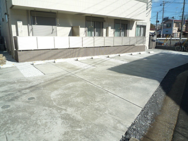 駐車場　敷地内駐車場（空きの確認要）