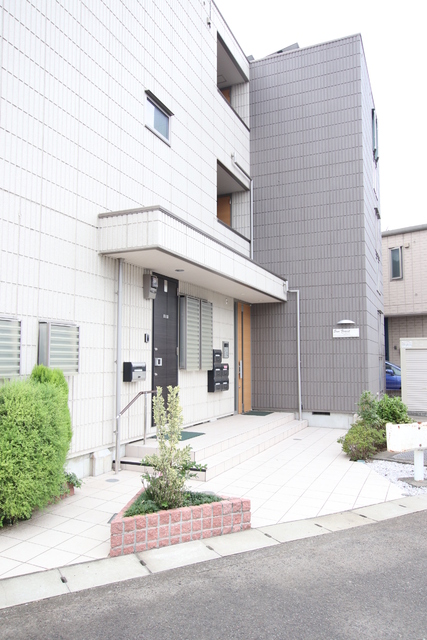 エントランス　２０１５年１月完成・全室角部屋♪