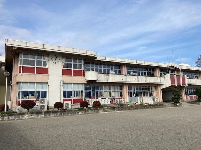 小学校　芳賀東小学校（小学校）まで400m