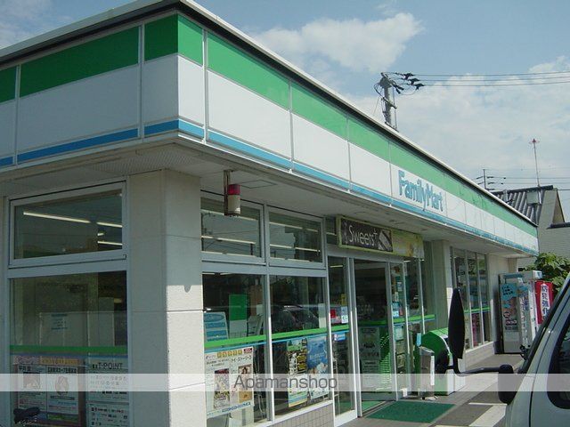 コンビニ　ファミリーマート（コンビニ）まで240m