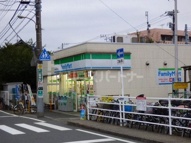 コンビニ　ファミリーマート/船橋法典駅前店（コンビニ）まで700m