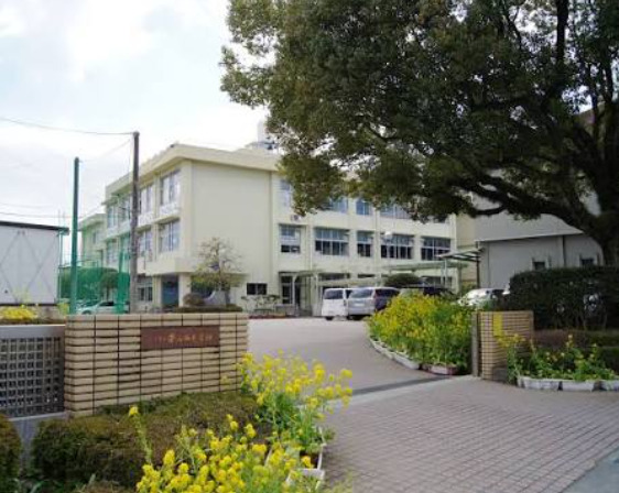 小学校　熊本市立帯山西小学校（小学校）まで757m