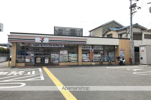 コンビニ　セブンイレブン（コンビニ）まで305m