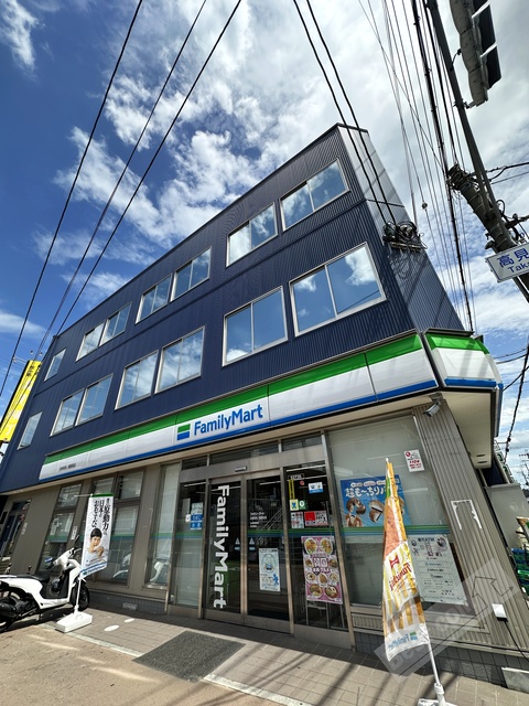 コンビニ　ファミリーマート近鉄高見ノ里駅前店（コンビニ）まで194m