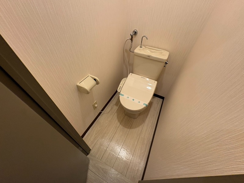 トイレ　こちらはトイレです。清潔感があり、安心して使用できます。