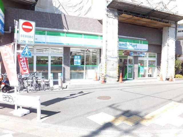 コンビニ　ファミリーマート（コンビニ）まで60m