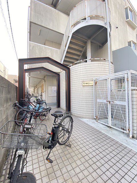 エントランス　毎日通るエントランスはこのようになっています