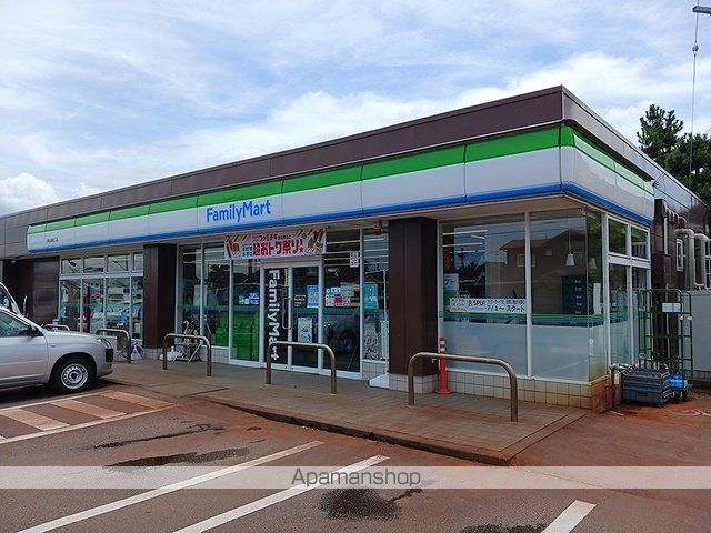 コンビニ　ファミリーマート（コンビニ）まで350m