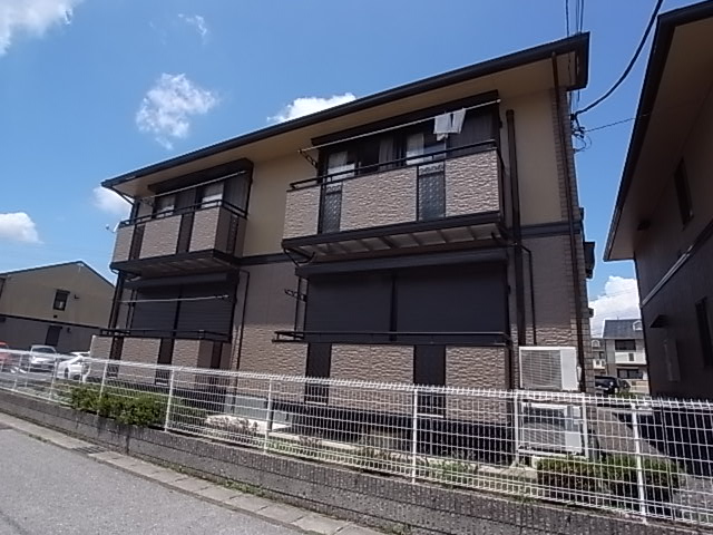 建物外観　四方角部屋でお隣さんとも離れてていいね！