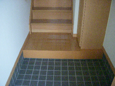 玄関　1Fの玄関になります。
