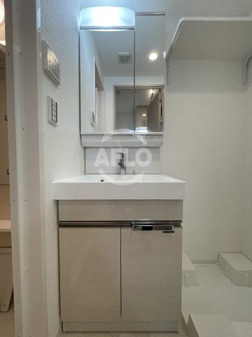 洗面設備　ワールドアイ難波南PORTA　洗面所