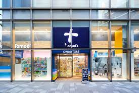 ドラックストア　トモズ 六本木ヒルズ店（ドラッグストア）まで260m