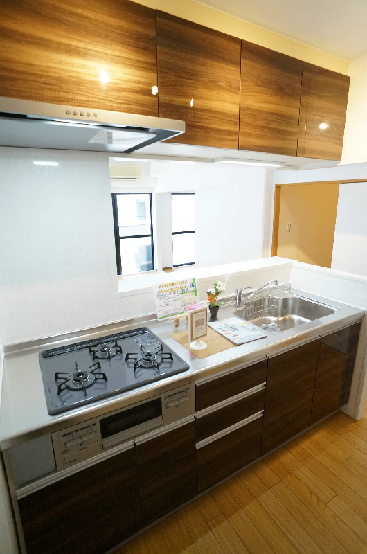 キッチン　※反転タイプ・別号室の写真です★（実際のお部屋とは異なります