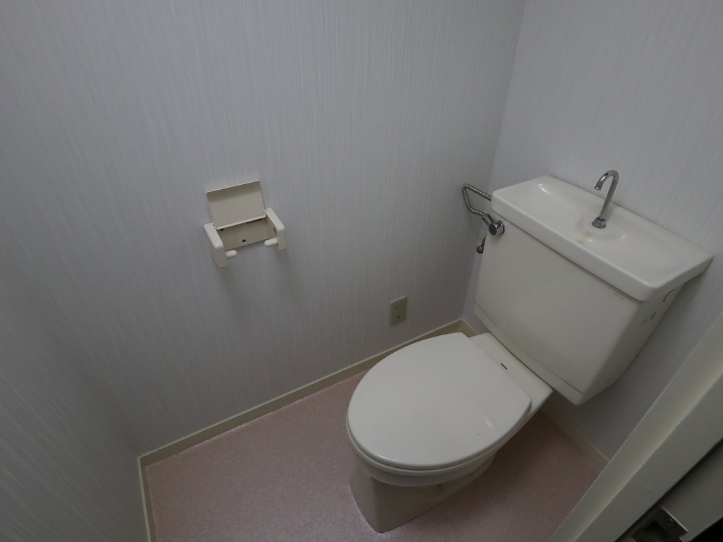 トイレ　トイレ内コンセントあります。