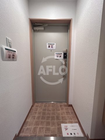 玄関　EbyU新大阪　玄関