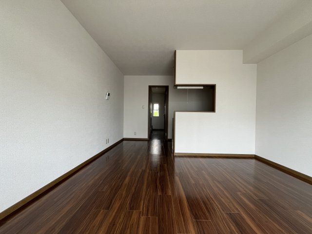 ヴェルクール貝塚の居間写真
