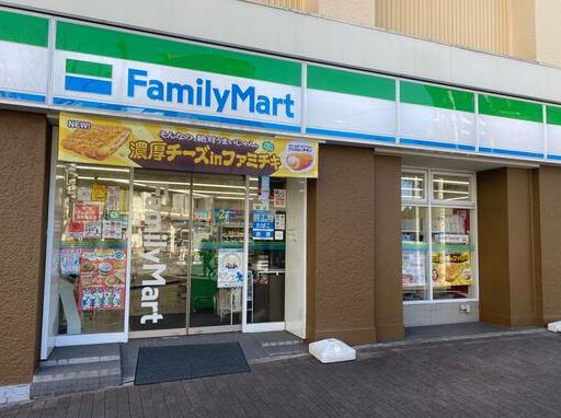 コンビニ　ファミリーマート南台二丁目店（コンビニ）まで402m