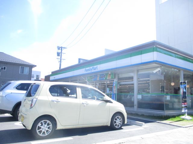 スーパー　ファミリーマート（スーパー）まで310m