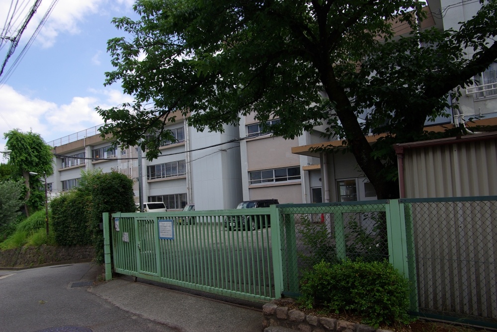 小学校　宝塚市立　良元小学校（小学校）まで458m