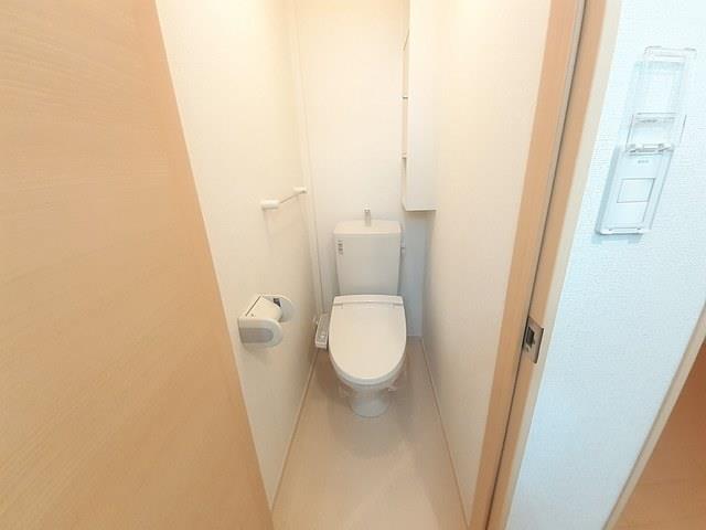ＪＲ山陽本線 姫路駅 バス乗車時間：20分 最寄りバス停で下車 徒歩8分 2階建 築12年のトイレ写真