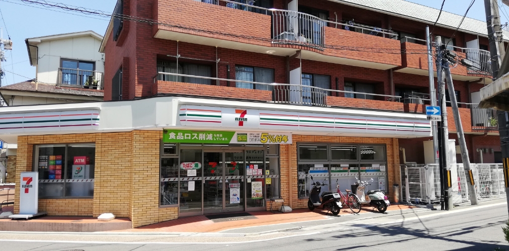 コンビニ　セブンイレブン　深草直違橋店（コンビニ）まで393m