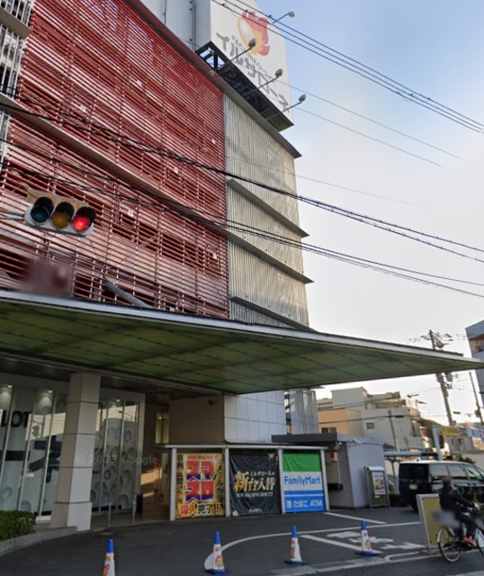コンビニ　ファミリーマートイル・サローネ平野／S店（コンビニ）まで375m