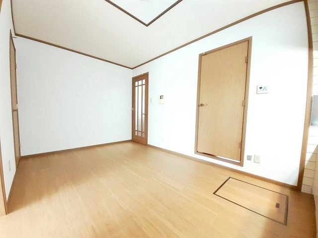 居室・リビング　※別号室の写真です。