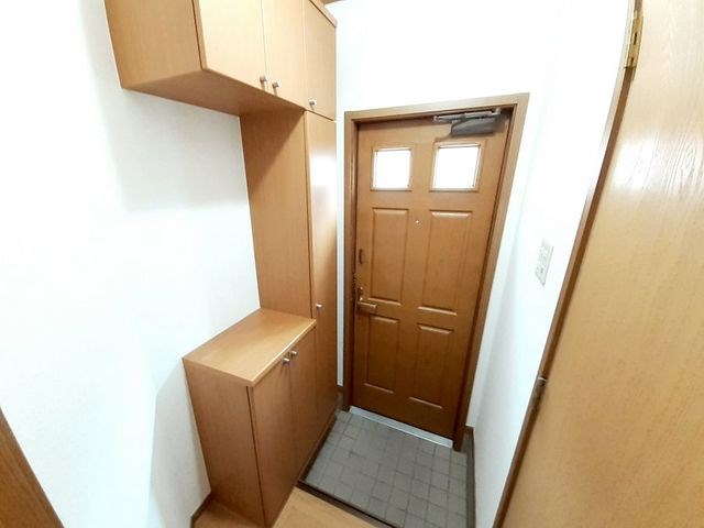 玄関　※別号室の写真です。