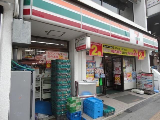 コンビニ　セブンイレブン日野駅前店（コンビニ）まで558m