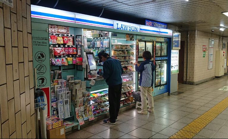 コンビニ　ローソンメトロス江戸川橋店（コンビニ）まで335m