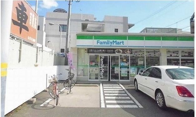 コンビニ　ファミリーマート（コンビニ）まで140m