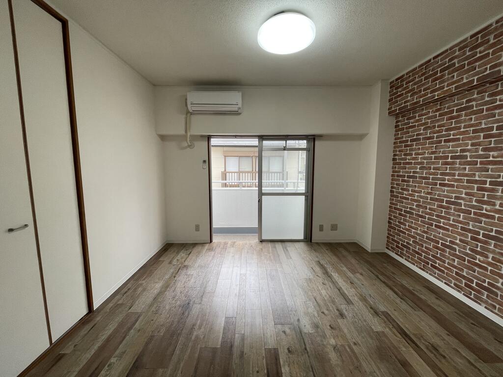 プルミエール高宮の居間写真
